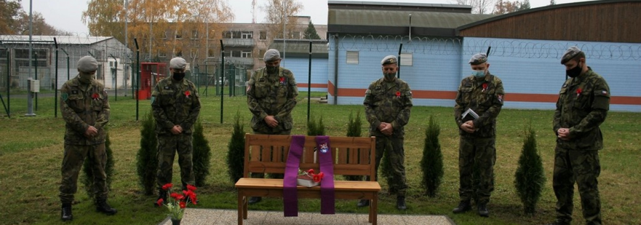 1._slavnostni_odhaleni_lavicky_probehlo_v_komornim_duchu_autor_nrtm._robert_skorepa.jpg