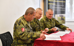 Slavnostní akt byl zakončen podpisem