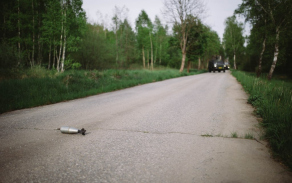 13._jednotka_zaznamenala_na_vozovce_uxo_reaguje_manevrem_couvani_a_zada_o_vyslani_eod_tymu.jpg