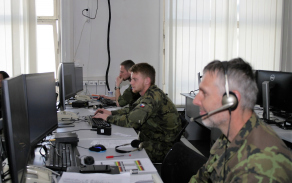 05_operator_prijima_zpravu_z_nadrizeneho_prvku_autor_nrtm._robert_sorepa.jpg