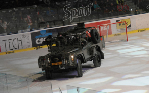 07_land_rover_defender_krouzi_po_ledove_plose_result.jpg