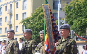 1._cestna_stuhu_na_bojovemu_praporu_14._plogp_autor_nrtm._robert_skorepa.jpg