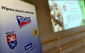 1._skolaci_meli_moznost_besedovat_s_vojaky_o_jejich_zkusenostech_ze_zahranicni_operace_autor_rotny_milan_hlavaty.jpg