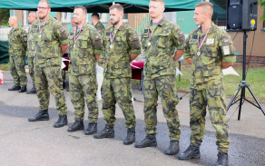 11_vojaci_z_klatov_si_odnesli_medaile_za_druhe_a_treti_misto_i_celkove_prvnestvi_v_soutezi_praporu_autor_rotny_patrik_vacha.jpg