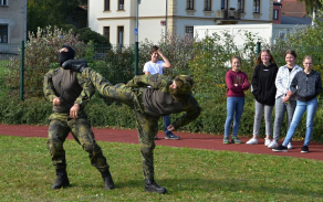 2._nejvice_skolaky_zaujaly_ukazky_boje_zblizka_autor_rotny_milan_hlavaty.jpg