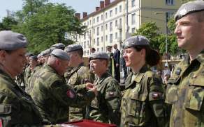 3._predani_vojenskych_resortnich_vyznamenani_autor_nrtm._robert_skorepa.jpg