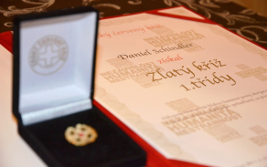 3._za_160_odberu_krve_a_plazmy_obdrzel_zlaty_kriz_1._tridy_autor_fotgrafie_rotny_milan_hlavaty.jpg