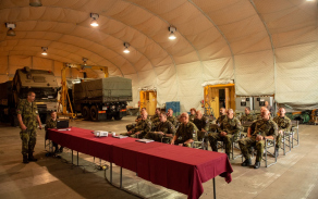 4._briefing_se_konal_v_netradicnich_prostorech_polniho_servisniho_pracoviste_autor_rotny_jiri_vrana.jpg