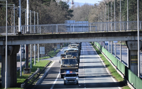 5._presun_techniky_z_pardubic_na_doupov_probihal_za_doprovodu_vojenske_policie_autor_kapitanka_helena_rebickova.jpg