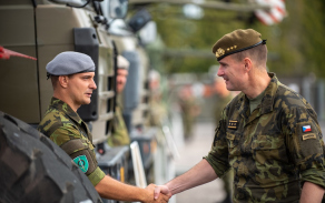 8._general_rehka_se_pozdravil_s_vojaky_141._zasobovaciho_praporu_autor_rotny_jiri_vrana.jpg