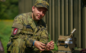 mhm02415lr2.jpg